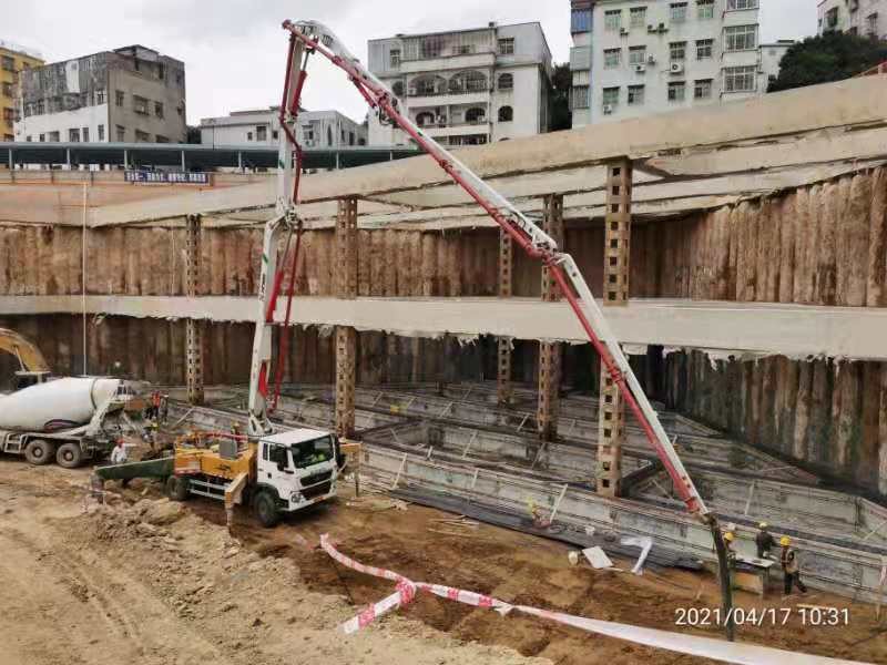 把女友c到尿床视频